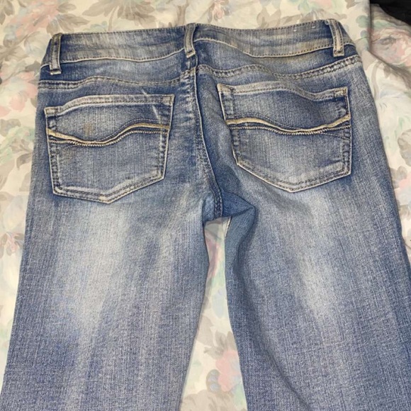 Selling 4 pairs of jeans for $60! - Picture 3 of 9